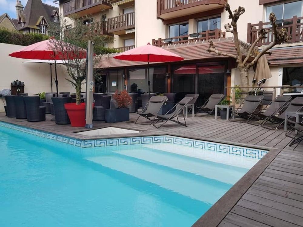 Le Trophee Boutique Hotel Spa- La Loggia Appart'Hotel Deauville Luaran gambar