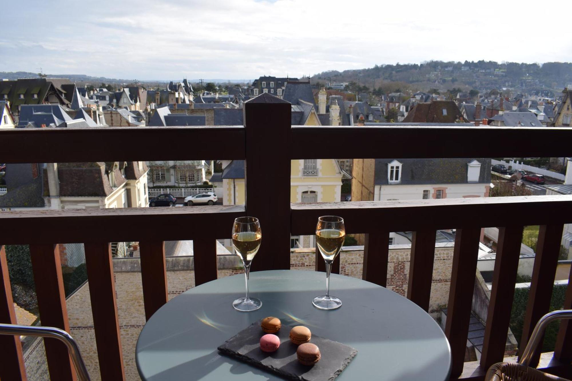 Le Trophee Boutique Hotel Spa- La Loggia Appart'Hotel Deauville Luaran gambar