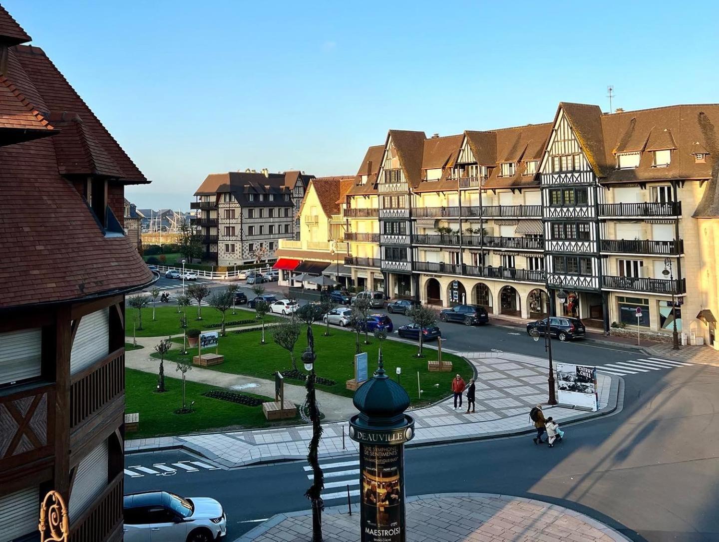 Le Trophee Boutique Hotel Spa- La Loggia Appart'Hotel Deauville Luaran gambar